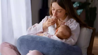 Yeni doğum yapmış annelerin emzirme sürecinde karşılaştığı bazı belirtiler, endişeye