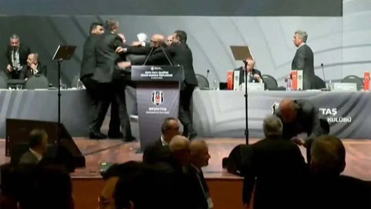 Beşiktaş Kulübün eski başkanı Hasan Arat'ın avukatı Altın Mimir, divan