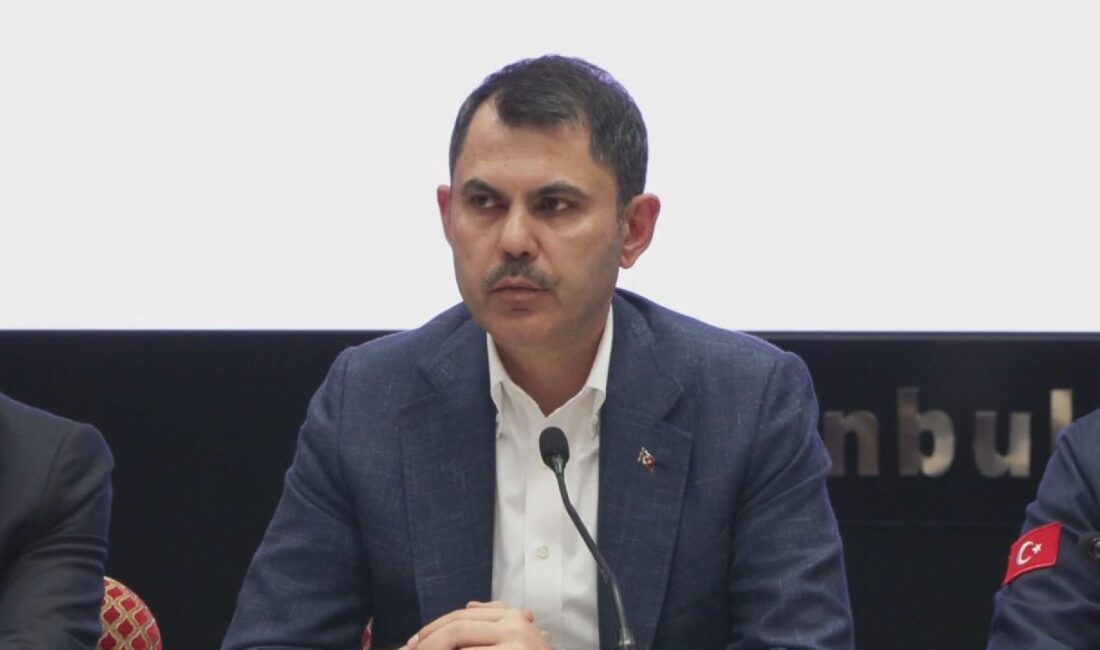 Sosyal konut projeleriyle ilgili açıklamalarda bulunan Çevre, Şehircilik ve İklim