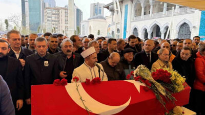 Ünlü sanatçı Volkan Konak, Kuzey Kıbrıs Türk Cumhuriyeti'nde (KKTC) verdiği