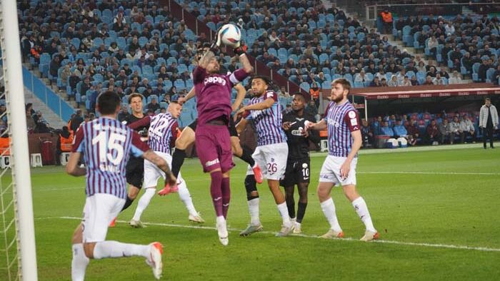 Trabzonspor, Trendyol Süper Lig'in 31. haftasında Çaykur Rizespor'u 2-0 mağlup