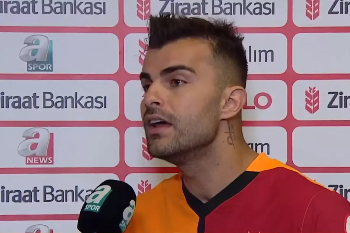 Ziraat Türkiye Kupası yarı final maçında Galatasaray'ın savunma oyuncusu Abdülkerim