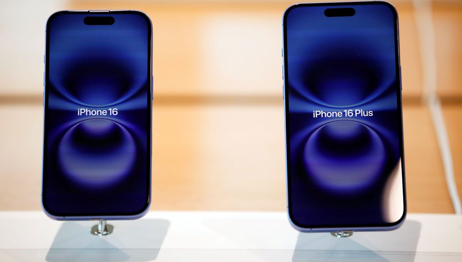 Apple, ABD Başkanı Donald Trump'ın açıkladığı yeni vergilerden etkilenmemek için