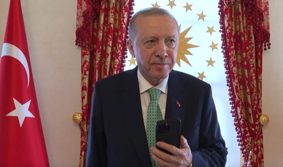 Cumhurbaşkanı Recep Tayyip Erdoğan, UEFA Gençlik Ligi yarı final maçında