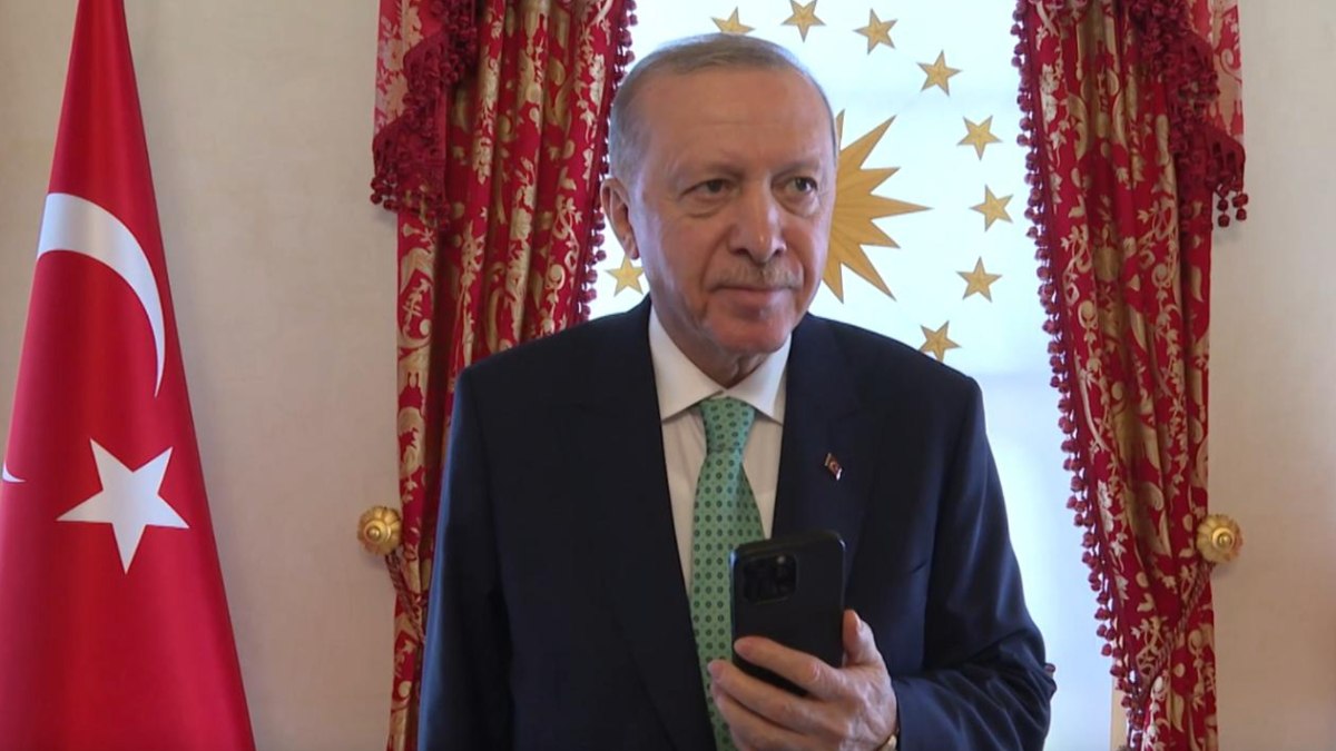 Cumhurbaşkanı Recep Tayyip Erdoğan, UEFA Gençlik Ligi yarı final maçında