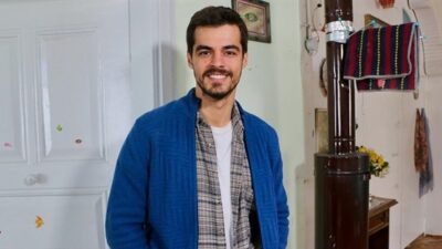 Oyuncu Berk Atan, içinde bulunduğu aracın şarampole devrilmesi sonucu yaralandı.