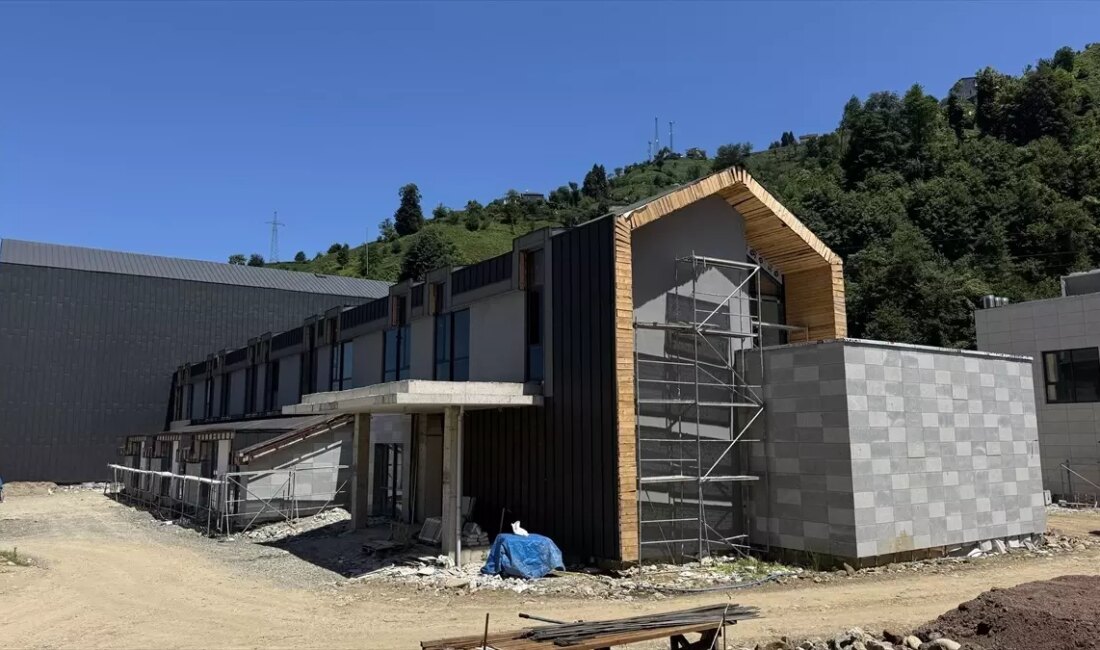 Rize'nin Güneysu ilçesinde inşaatı devam eden 100 yataklı Tenzile Erdoğan
