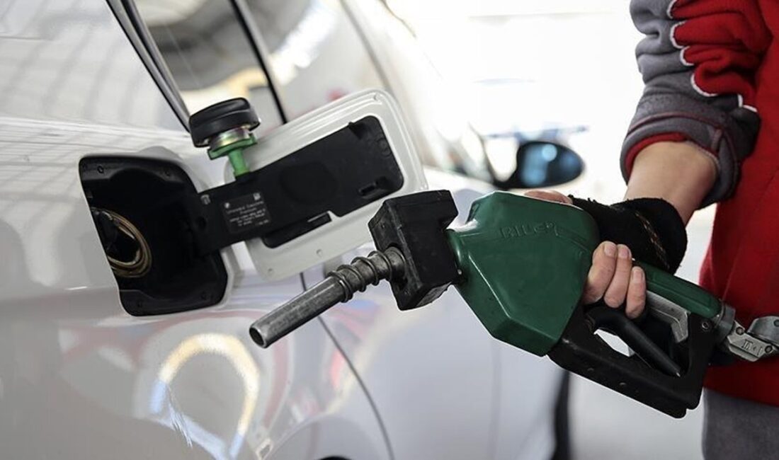 Benzine 1,22 TL zam geliyor. İstanbul’da litre fiyatı 52,85 TL,