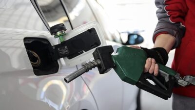 Benzine 1,22 TL zam geliyor. İstanbul’da litre fiyatı 52,85 TL,