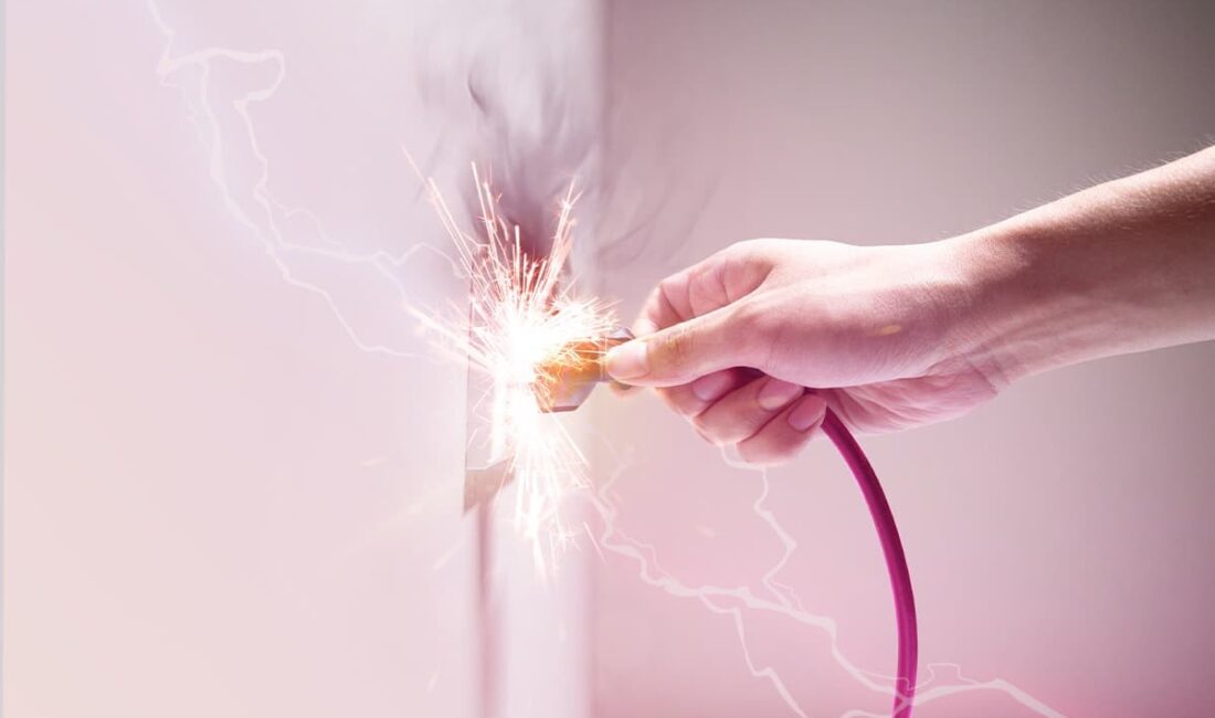 Rize’nin Çamlıhemşin ilçesinde elektrik hattı yenileme çalışması yapan 21 yaşındaki