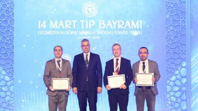 İstanbul'da düzenlenen 14 Mart Tıp Bayramı töreninde Rize’nin gururu Prof.