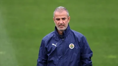 Derbi mağlubiyeti sonrası Fenerbahçe'de hareketli saatler yaşanıyor. Teknik Direktör İsmail