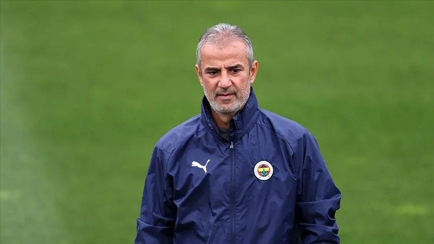 Derbi mağlubiyeti sonrası Fenerbahçe'de hareketli saatler yaşanıyor. Teknik Direktör İsmail