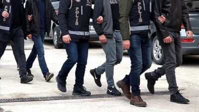 Adana merkezli 7 ilde kurgu trafik kazalarıyla dolandırıcılık yaptığı belirlenen