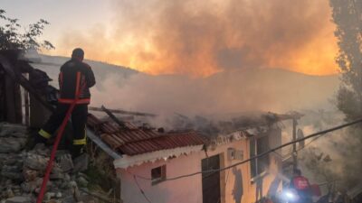 Adıyaman'ın Gölbaşı ilçesinde, husumetli olduğu akrabasının evini ve motosikletini ateşe
