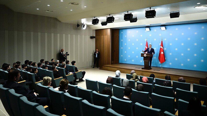 Dışişleri Bakanı Hakan Fidan, Ankara'da Genç Diplomasi Derneği üyelerini kabul