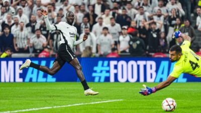 UEFA Avrupa Ligi'nde Beşiktaş, İngiliz ekibi Crystal Palace ile oynadığı