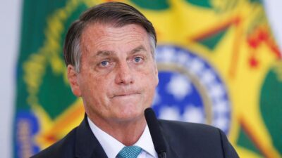Seçim yenilgisinin ardından ABD'ye giden sağcı Senatör Flavio Bolsonaro, yeni