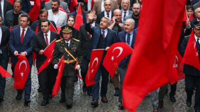 Rize'de Cumhuriyet Bayramı kutlamaları valilik önündeki resmi tören ve 100