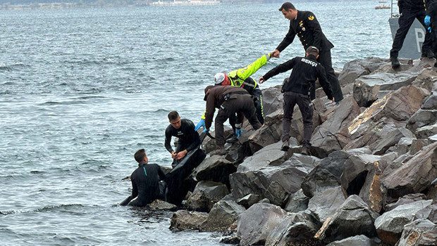 Çanakkale sahilinde kayalıklara vuran cansız bedenin Sinan Özdal'a ait olduğu