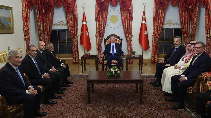 Cumhurbaşkanı Erdoğan, Dolmabahçe Çalışma Ofisi'nde aralarında İtalya, Fransa, Almanya ve