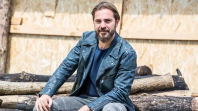 Ünlü oyuncu Engin Altan Düzyatan'ın 87 yaşında hayatını kaybeden babası