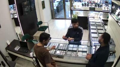 Esenyurt'ta bir kuyumcuda indirim alamayınca dehşet saçan, 16 el ateş