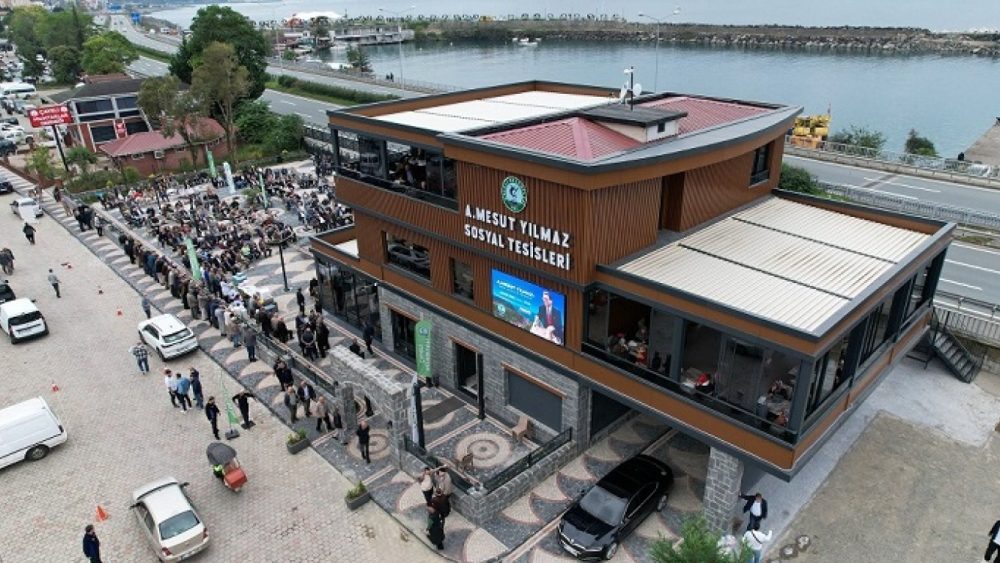Türkiye Cumhuriyeti'nin eski Başbakanlarından Ahmet Mesut Yılmaz, vefat yıl dönümünde