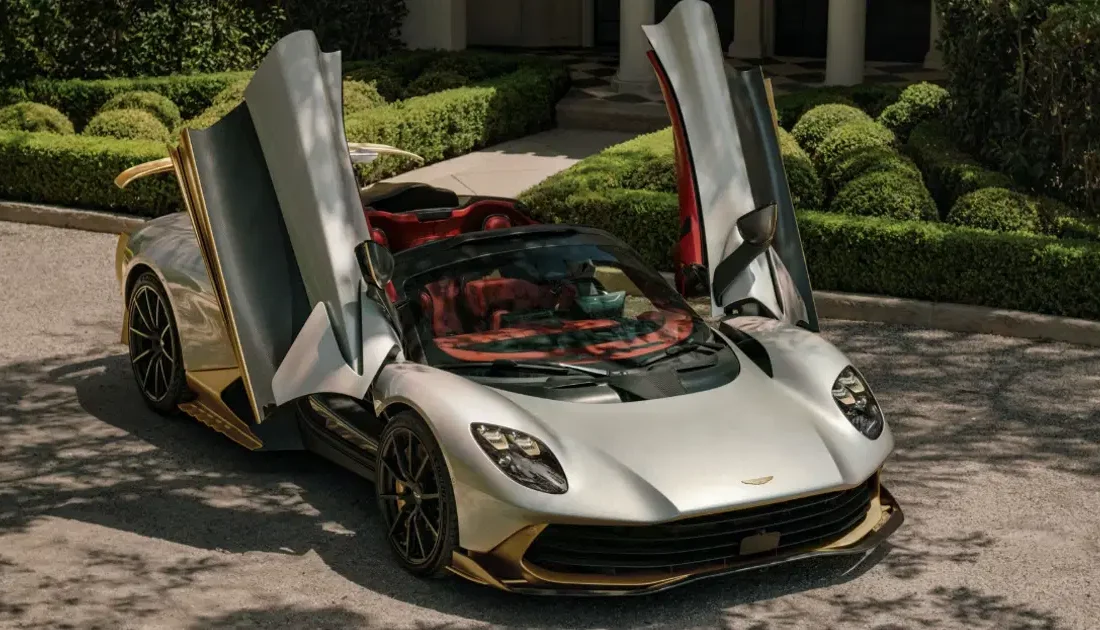 Aston Martin, 1.064 beygir güç üreten ve 350 km/s hıza