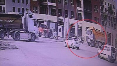 Hatay'ın Antakya ilçesinde dönüş sırasında hafriyat kamyonunun kör noktasına giren