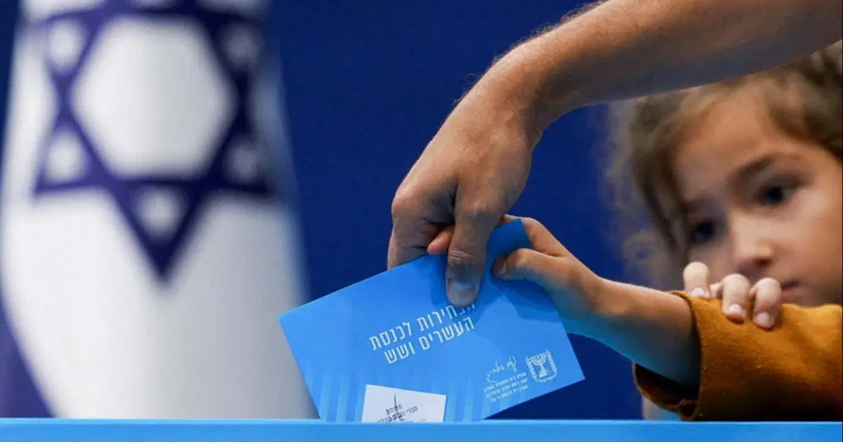 İsrail'deki kritik seçimlerde Netanyahu bloku öne geçse de 61 sandalyeye