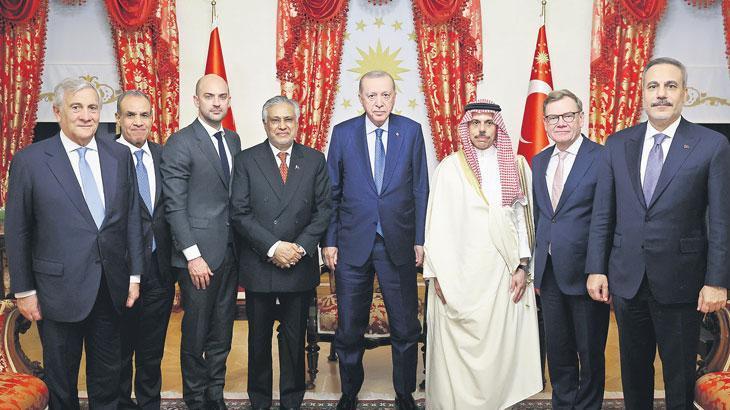 İstanbul'da düzenlenen geniş katılımlı dışişleri zirvesinin ardından konuşan Bakan Hakan