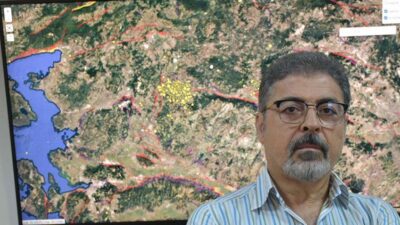 İzmir'de 117 kişinin yaşamını yitirdiği sarsıntının yıl dönümünde konuşan Prof.