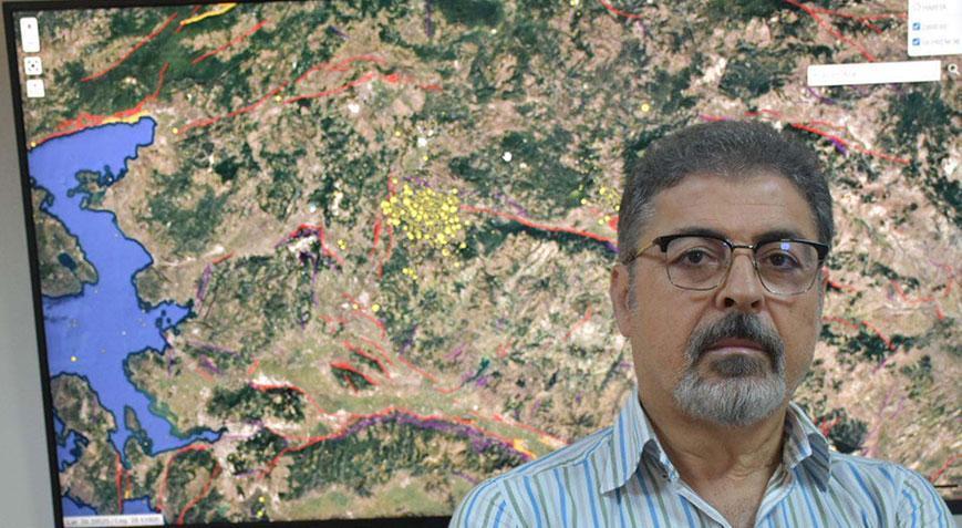 İzmir'de 117 kişinin yaşamını yitirdiği sarsıntının yıl dönümünde konuşan Prof.