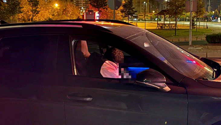 Kırmızı ışıkta beklerken sızan ve 1,84 promil alkollü çıkan sürücü,
