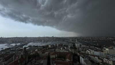 Yeni haftayla birlikte yurdun batısında kuvvetli sağanak yağış bekleniyor. Salı