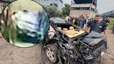 Hatay'ın Dörtyol ilçesinde hemzemin geçitte yük treninin çarptığı otomobilde bulunan