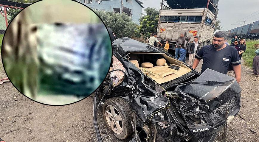 Hatay'ın Dörtyol ilçesinde hemzemin geçitte yük treninin çarptığı otomobilde bulunan