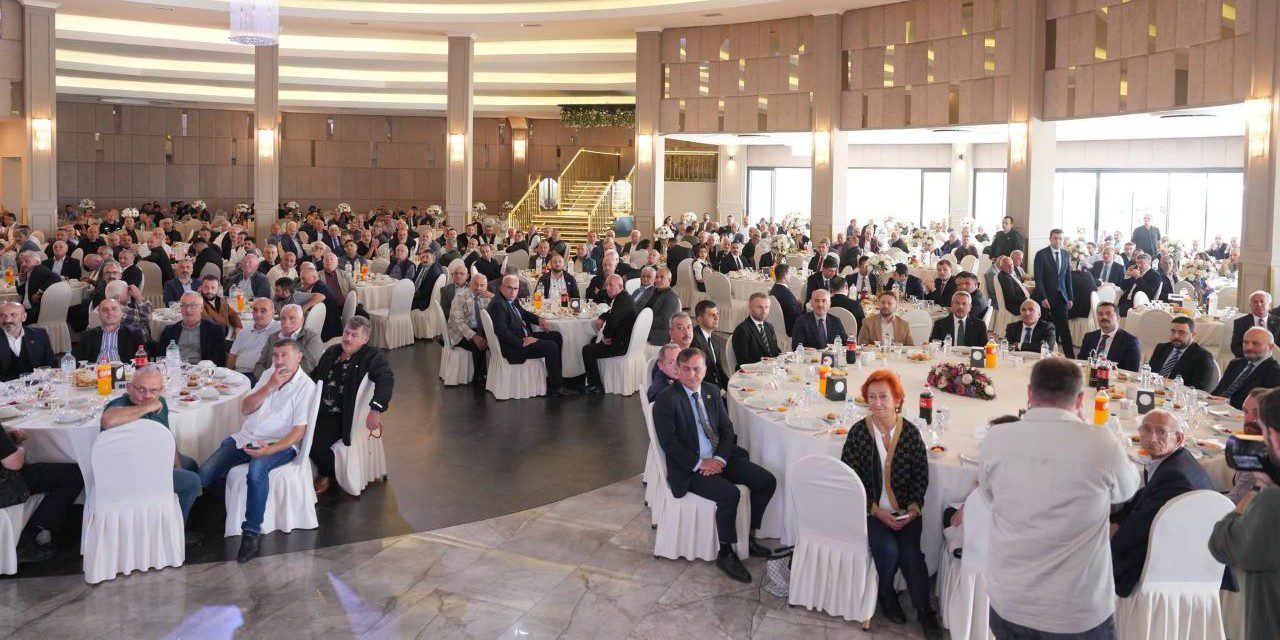 Rize'de düzenlenen Muhtarlar Günü buluşmasında 550 muhtar il protokolüyle bir
