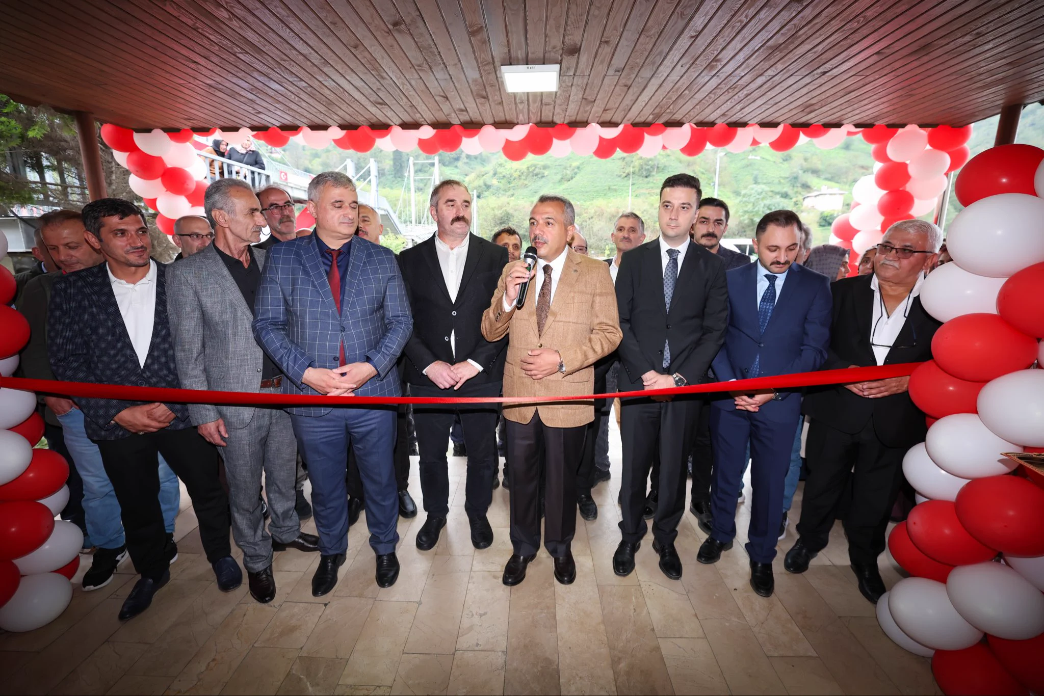 Rize'nin Madenli beldesinde kurulan El Emeği Çarşısı, Vali İhsan Selim