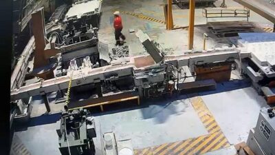 Sakarya'nın Akyazı ilçesindeki bir alüminyum fabrikasında 1 işçinin yaşamını yitirdiği
