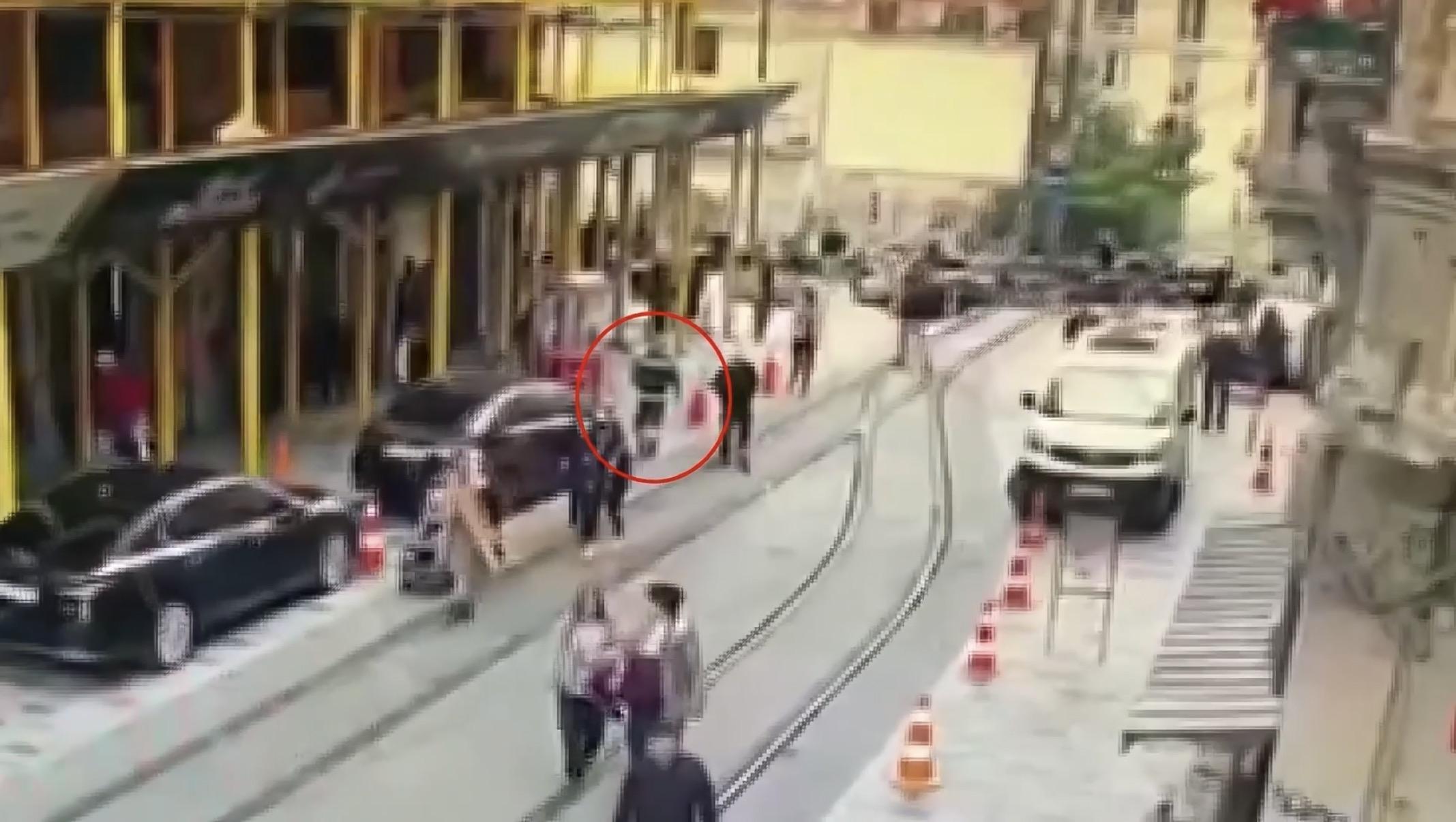 Beyoğlu'nda uyuşturucu satarken suçüstü yakalanan şüphelinin gizli uyuşturucu deposu, cep