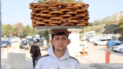 Elazığ'da KPSS'ye girebilmek için tezgahına 'Simit 20 TL, ücreti poşete