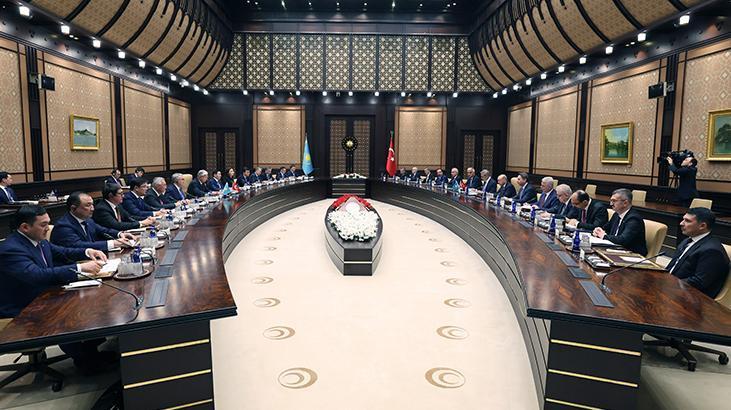 Enerji ve Tabii Kaynaklar Bakanı Alparslan Bayraktar, Kazak mevkidaşı Yerlan